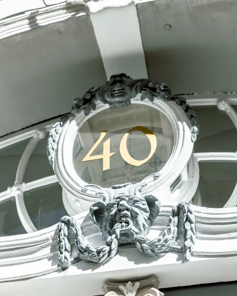 Hausnummer 40 – Eingang Mengstraße